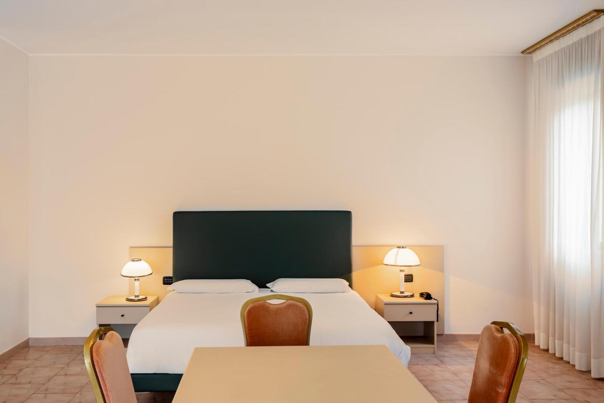 B&B Hotel Bari Rondo Bagian luar foto